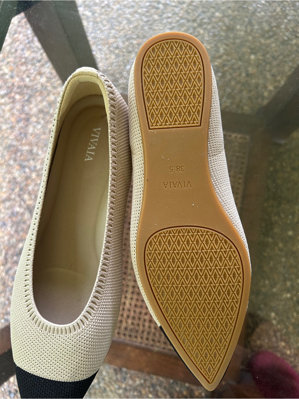 VIVAIA Two-Tone Knit Pointed Toe Flats in Cream and Black - Picture 4 of 5